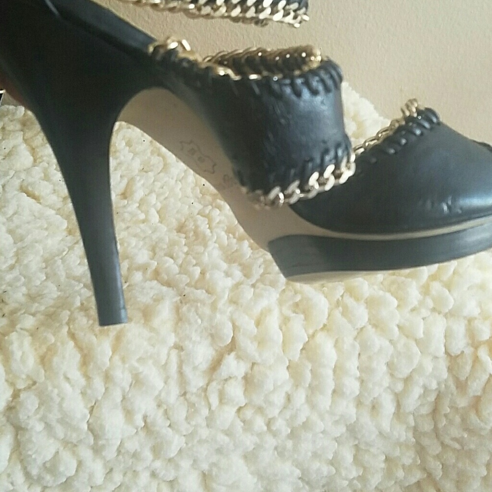 Shoes - Picture 8 of 8